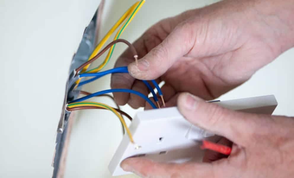 how to maintain electrical safety in the workplace